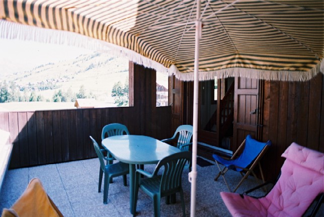 Location d'un studio *** au pied des pistes de ski et des départs de randonnées à dans la magnifique vallée fleurie en été de Molines en Queyras.
Studio tout confort: four, lave-vaisselle, lave-linge, sèche-linge, Hi-Fi, magnétoscope, lit bébé, etc